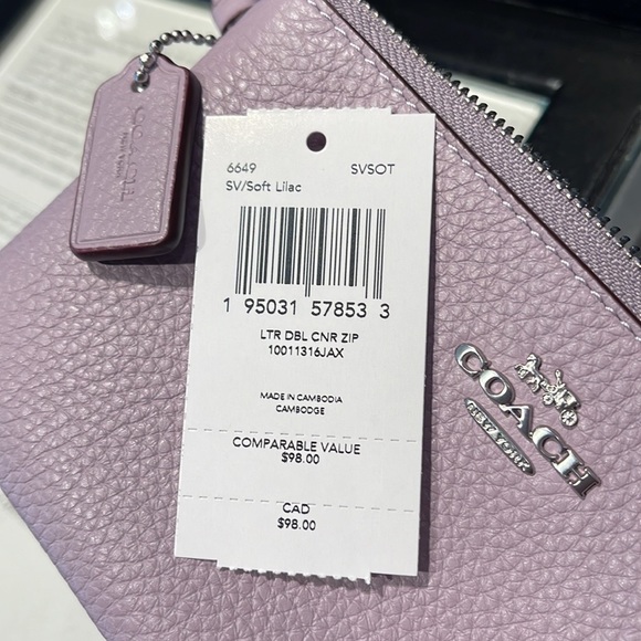 Coach Double Corner Zip Wristlet
SV/Soft Lilac - Picture 14 of 16
